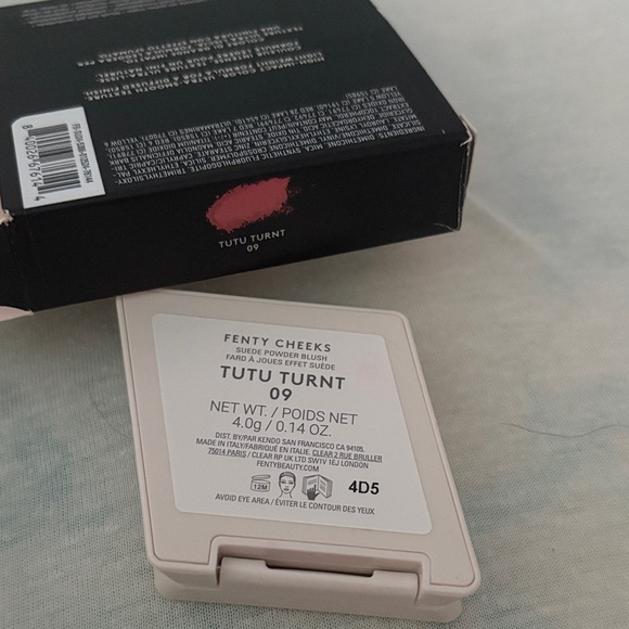 Fenty Beauty FENTY CHEEKS SUEDE POWDER BLUSH 09 tutu turnt BNIB - Picture 2 of 2